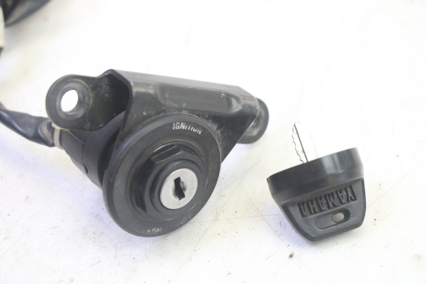 photo de IGNITION SWITCH YAMAHA TTR 125 (2000 - 2020) - Alternative perspective