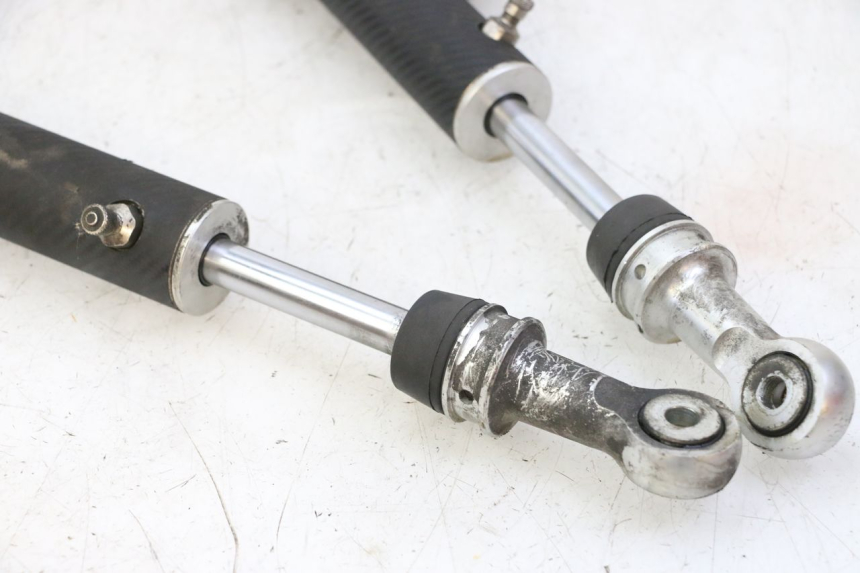 photo de REAR SHOCK ABSORBER PAIR QUADRO 4 4D 350 (2015 - 2018)