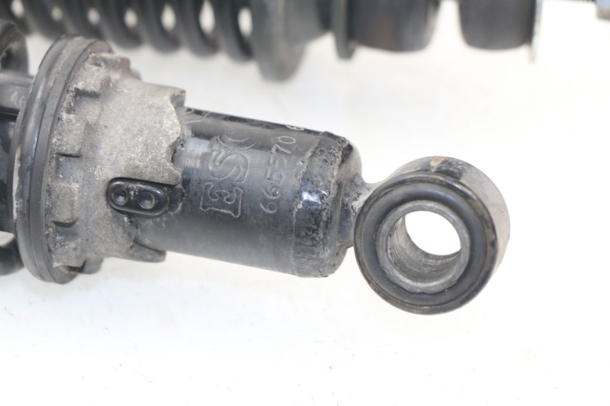 photo de REAR SHOCK ABSORBER PIAGGIO VESPA GTS SUPER IE 125 (2009 - 2016) - Fixing points details