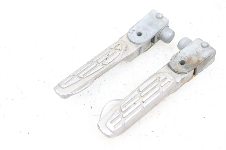 photo de PAIR OF REAR FOOTRESTS KYMCO AGILITY 16+ 4T 50 (2018 - 2023) - Alternative perspective