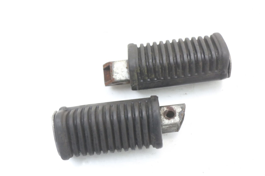 photo de PAIR REAR FOOTRESTS HYOSUNG GV AQUILA 125 (2000 - 2004)