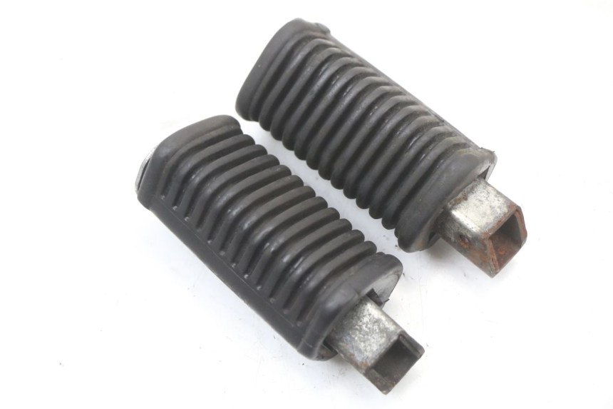 photo de PAIR REAR FOOTRESTS HYOSUNG GV AQUILA 125 (2000 - 2004)