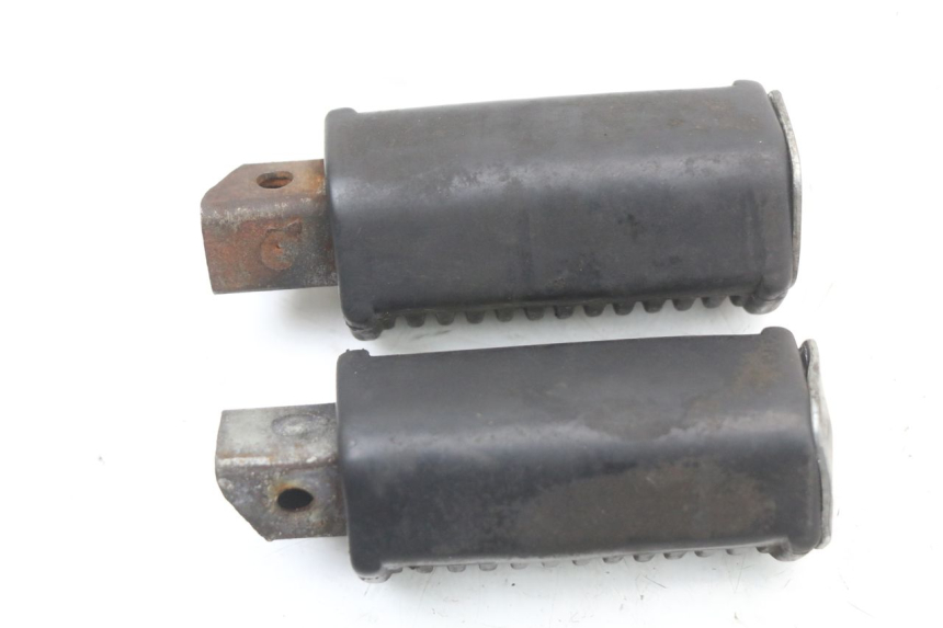 photo de PAIR REAR FOOTRESTS HYOSUNG GV AQUILA 125 (2000 - 2004)