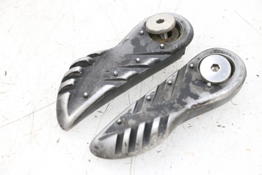 photo de PAIR OF REAR FOOTRESTS MBK BOOSTER SPIRIT NAKED 50 (2004 - 2017) - Main view