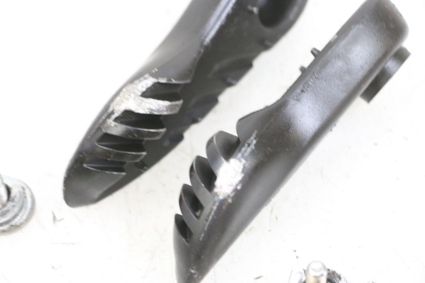 photo de PAIR OF REAR FOOTRESTS YAMAHA BW'S EASY 50 (2013 - 2016) - Zoom on usage condition