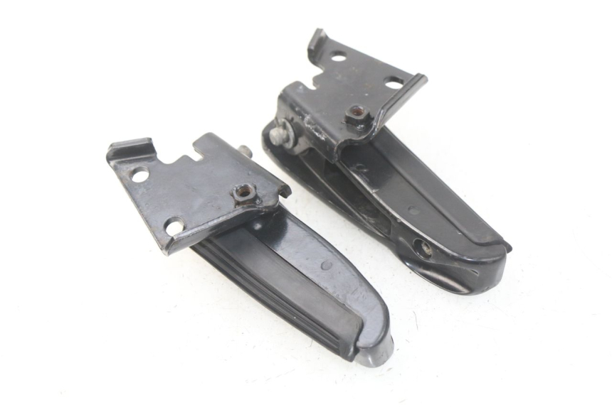 photo de PAIR REAR FOOTRESTS PIAGGIO CARNABY 125 (2007 - 2011)