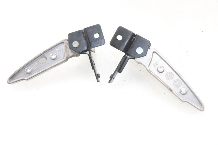 photo de PAIR OF REAR FOOTRESTS PEUGEOT CITYSTAR 50 (2013 - 2017)