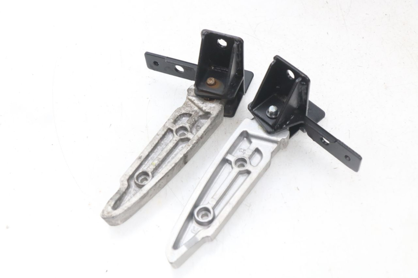 photo de PAIR OF REAR FOOTRESTS PEUGEOT CITYSTAR 50 (2013 - 2017)