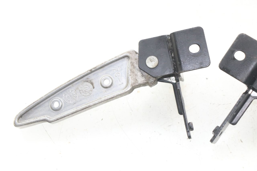 photo de PAIR OF REAR FOOTRESTS PEUGEOT CITYSTAR 50 (2013 - 2017)