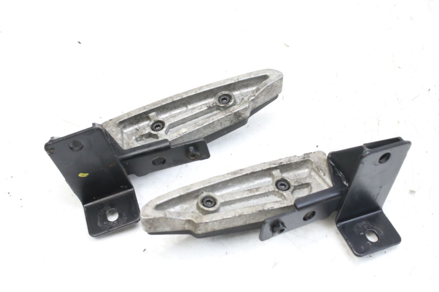 photo de PAIR OF REAR FOOTRESTS PEUGEOT CITYSTAR 50 (2013 - 2017)