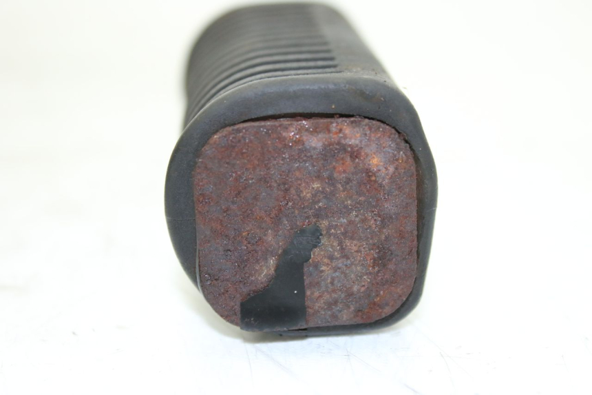 photo de PAIR OF REAR FOOTRESTS SUZUKI CP 80 (1985 - 1996)