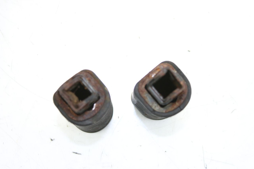 photo de PAIR OF REAR FOOTRESTS SUZUKI CP 80 (1985 - 1996)