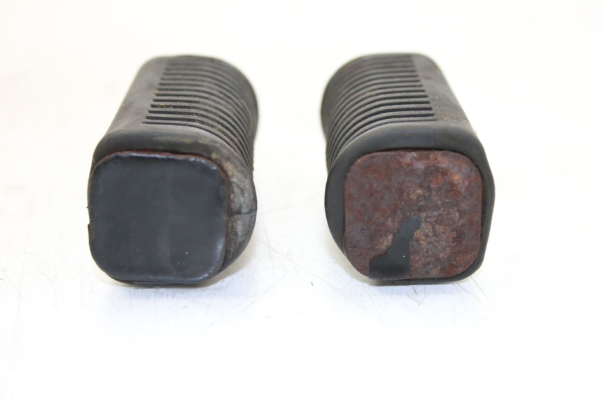 photo de PAIR OF REAR FOOTRESTS SUZUKI CP 80 (1985 - 1996)