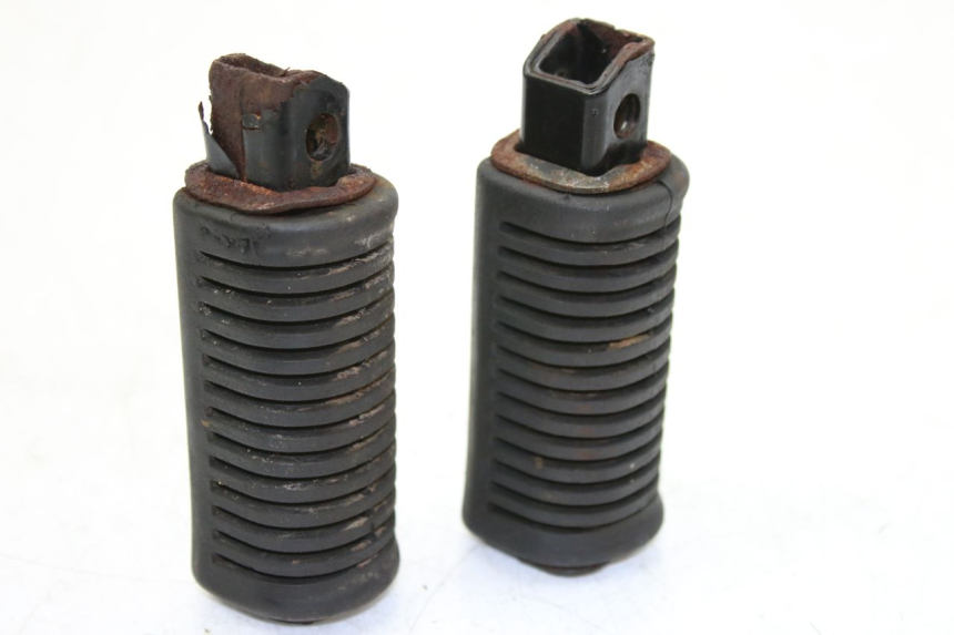 photo de PAIR OF REAR FOOTRESTS SUZUKI CP 80 (1985 - 1996)