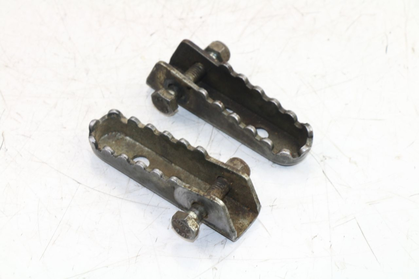 photo de PAIR REAR FOOTRESTS DERBI SENDA R X-TREM 50 (2003 - 2010)