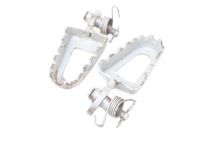 photo de PAIR REAR FOOTRESTS LONCIN DIRT BIKE 125