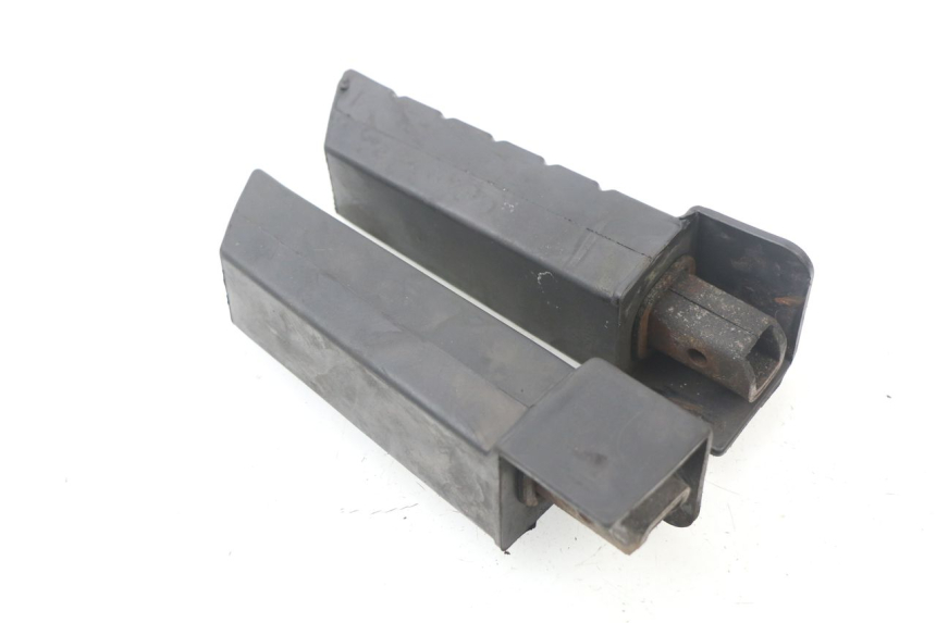 photo de PAIR REAR FOOTRESTS HONDA FES PANTHEON 125 (2003 - 2007)