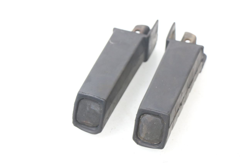 photo de PAIR REAR FOOTRESTS HONDA FES PANTHEON 125 (2003 - 2007)