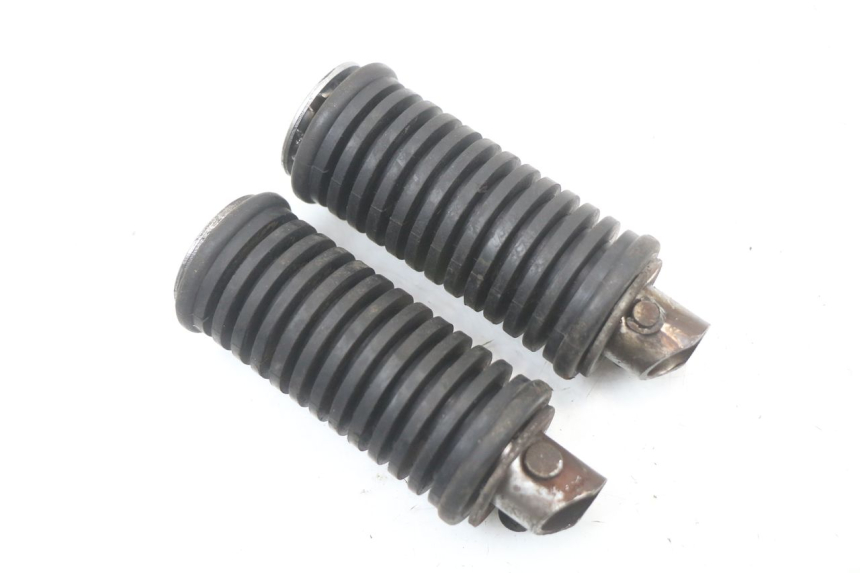 photo de PAIR REAR FOOTRESTS SUZUKI GZ MARAUDER 125 (1998 - 2004)