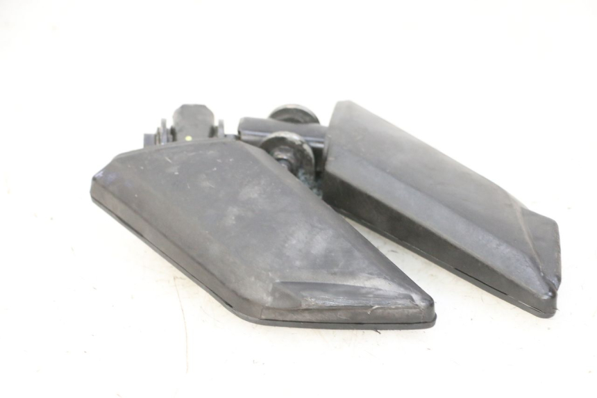 photo de PAIR OF REAR FOOTRESTS PEUGEOT KISBEE 2T 50 (2010 - 2017)