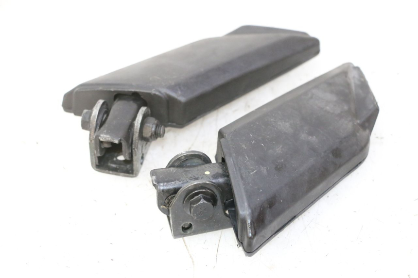 photo de PAIR OF REAR FOOTRESTS PEUGEOT KISBEE 2T 50 (2010 - 2017)