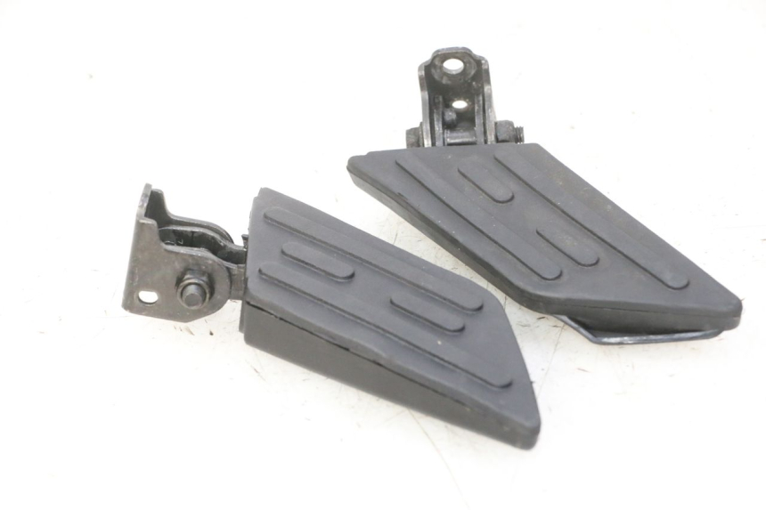 photo de PAIR OF REAR FOOTRESTS PEUGEOT KISBEE 2T 50 (2010 - 2017)