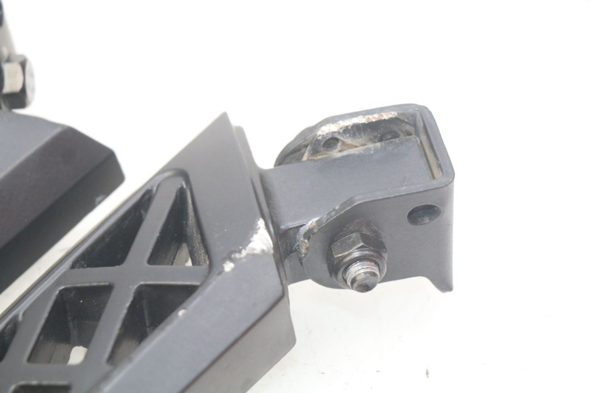 photo de PAIR OF REAR FOOTRESTS PEUGEOT KISBEE 4T 50 (2018 - 2022)