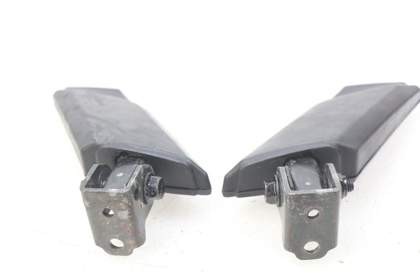 photo de PAIR OF REAR FOOTRESTS PEUGEOT KISBEE 4T 50 (2010 - 2017)