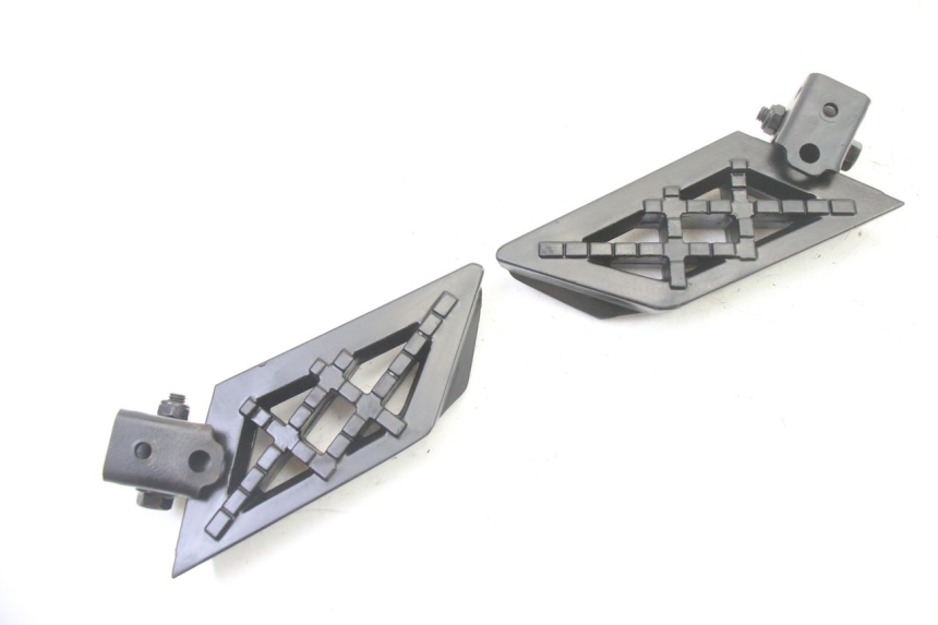 photo de PAIR OF REAR FOOTRESTS PEUGEOT KISBEE 4T 50 (2018 - 2022)