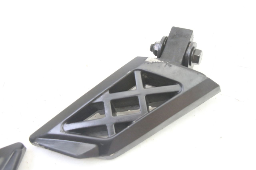 photo de PAIR OF REAR FOOTRESTS PEUGEOT KISBEE 4T 50 (2018 - 2022)