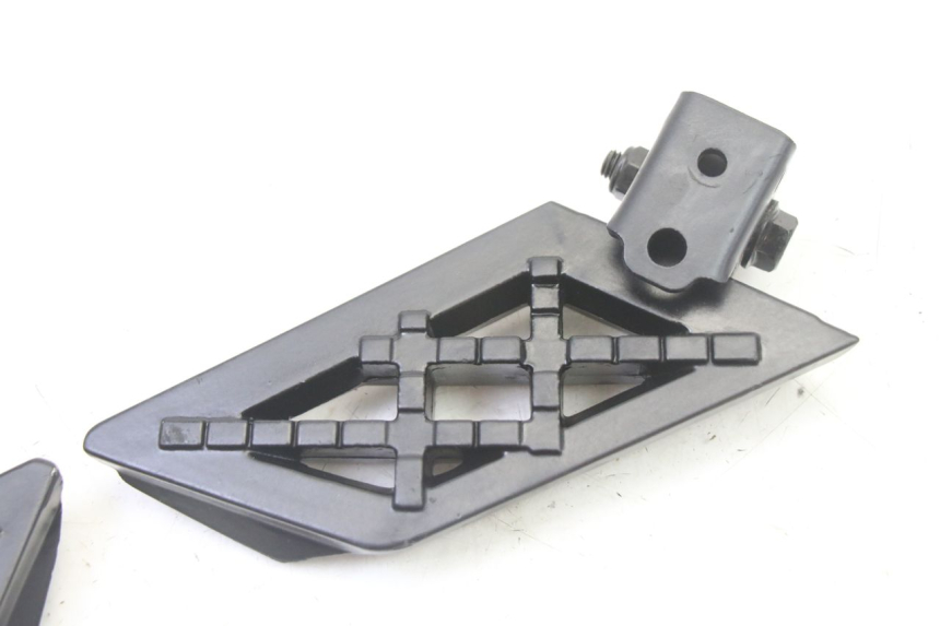 photo de PAIR OF REAR FOOTRESTS PEUGEOT KISBEE 4T 50 (2018 - 2022)