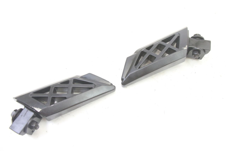 photo de PAIR OF REAR FOOTRESTS PEUGEOT KISBEE 4T 50 (2018 - 2022)