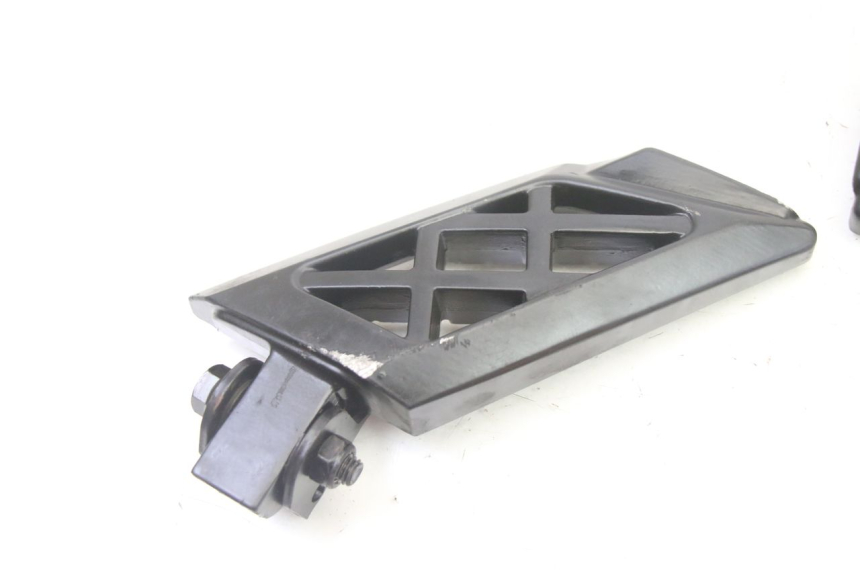 photo de PAIR OF REAR FOOTRESTS PEUGEOT KISBEE 4T 50 (2018 - 2022)