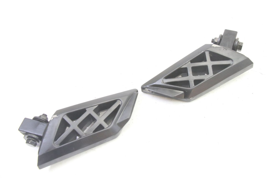 photo de PAIR OF REAR FOOTRESTS PEUGEOT KISBEE 4T 50 (2018 - 2022)