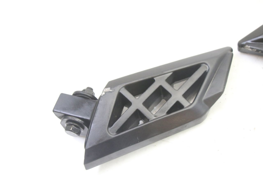photo de PAIR OF REAR FOOTRESTS PEUGEOT KISBEE 4T 50 (2018 - 2022)