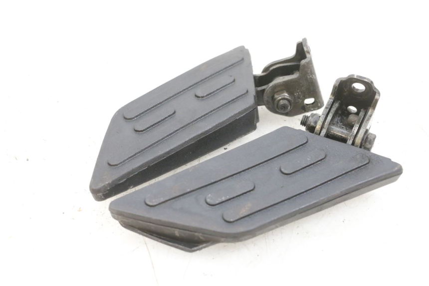 photo de PAIR OF REAR FOOTRESTS PEUGEOT KISBEE 4T 50 (2010 - 2017) - Main view