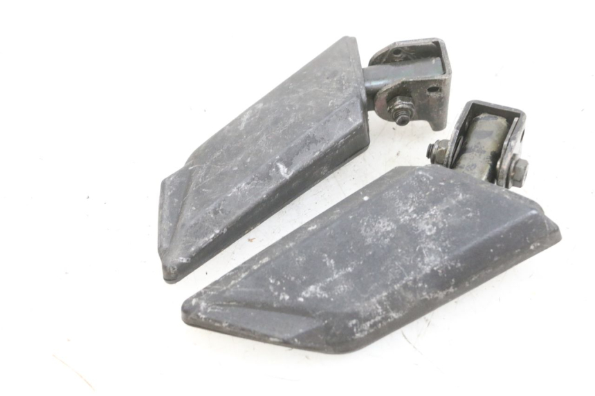 photo de PAIR OF REAR FOOTRESTS PEUGEOT KISBEE 4T 50 (2010 - 2017) - Technical close-up