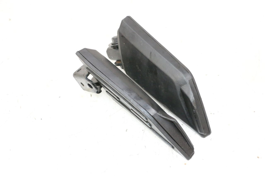 photo de PAIR OF REAR FOOTRESTS PEUGEOT KISBEE 4T 50 (2010 - 2017) - Zoom on usage condition