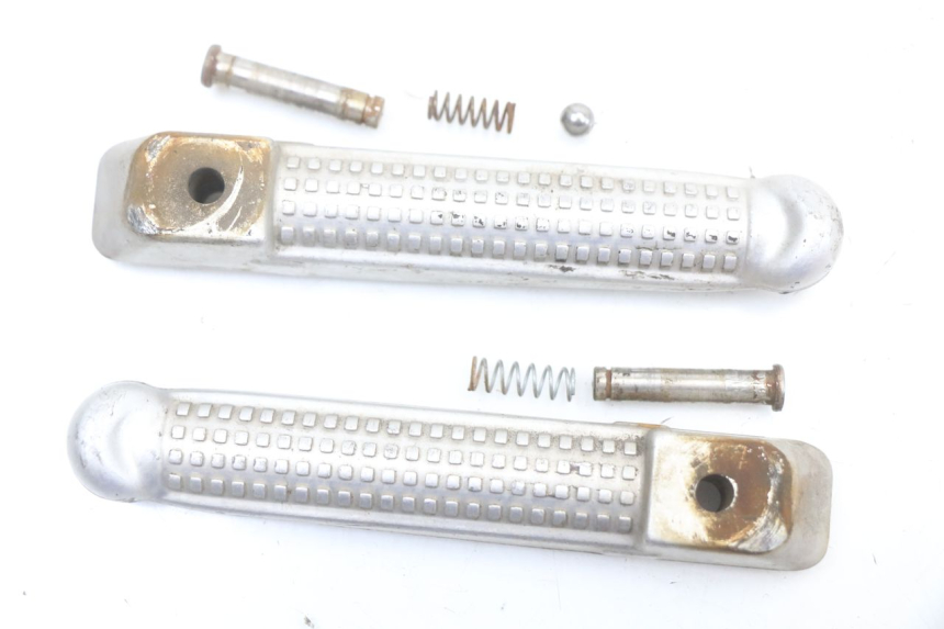 photo de PAIR REAR FOOTRESTS RENAULT KOURANOS 125 (2001 - 2004)
