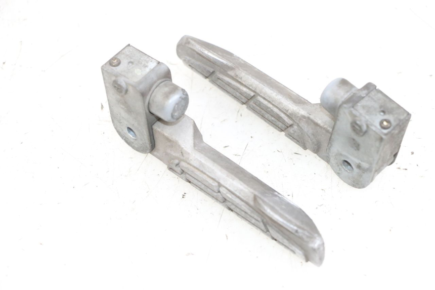 photo de PAIR OF REAR FOOTRESTS KYMCO LIKE 125 (2009 - 2016) - Component detail