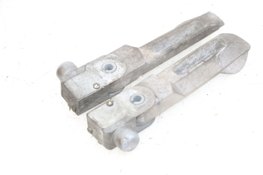 photo de PAIR OF REAR FOOTRESTS KYMCO LIKE 125 (2009 - 2016) - Alternative perspective