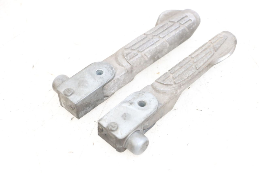 photo de PAIR OF REAR FOOTRESTS KYMCO LIKE 125 (2009 - 2016) - Technical close-up