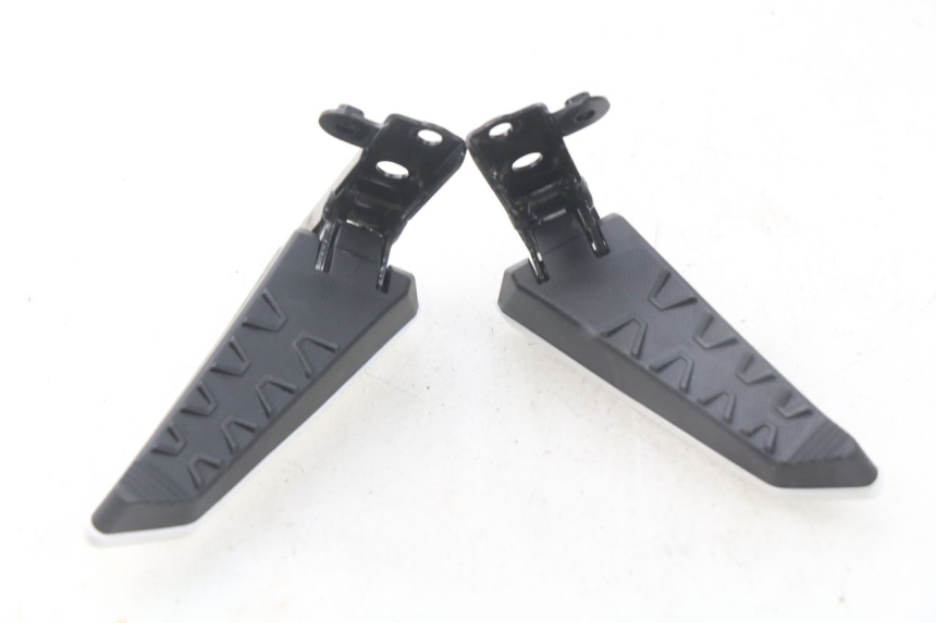 photo de PAIR REAR FOOTRESTS MBK MW TRYPTIK 125 (2017 - 2022)