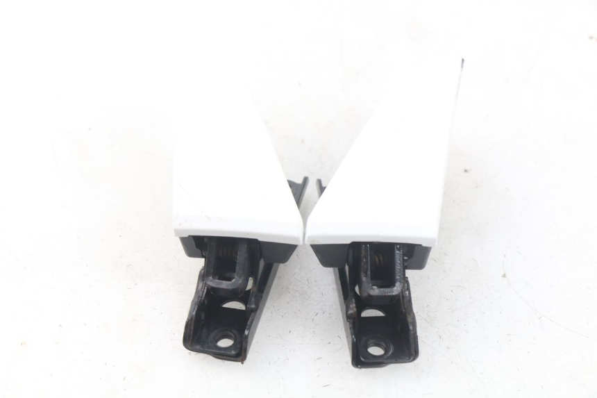 photo de PAIR REAR FOOTRESTS MBK MW TRYPTIK 125 (2017 - 2022)