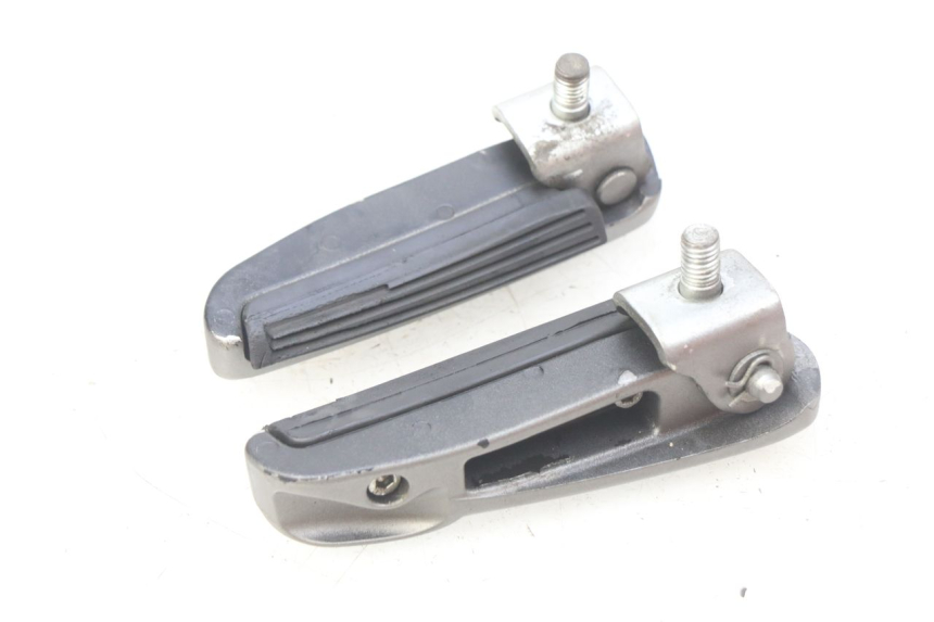 photo de PAIR OF REAR FOOTRESTS GILERA NEXUS 125 (2009 - 2013)