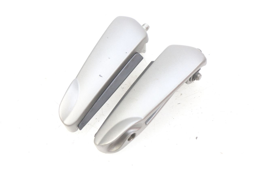 photo de PAIR OF REAR FOOTRESTS GILERA NEXUS 125 (2009 - 2013)