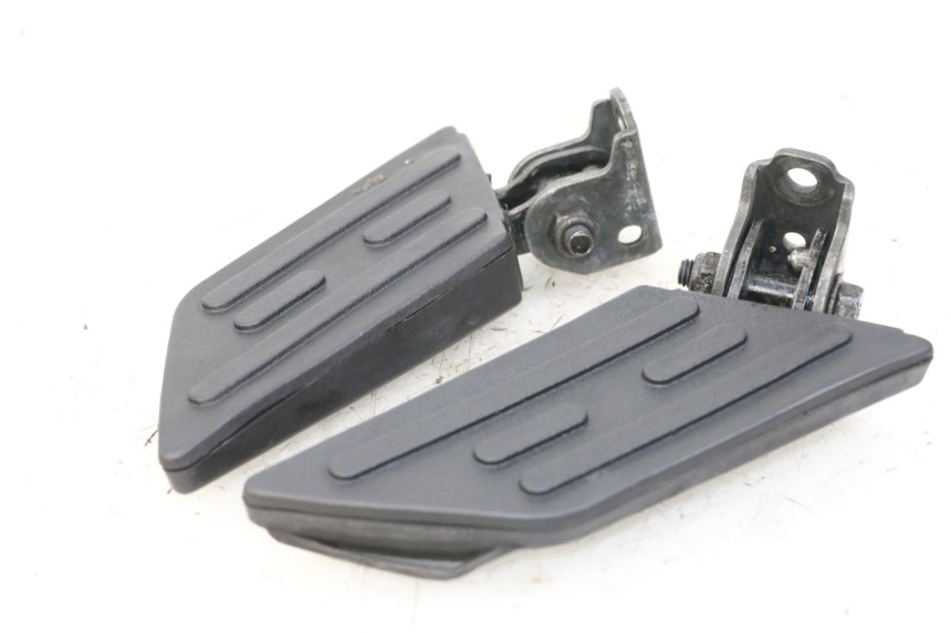 photo de PAIR OF REAR FOOTRESTS PEUGEOT KISBEE 4T 50 (2018 - 2022)