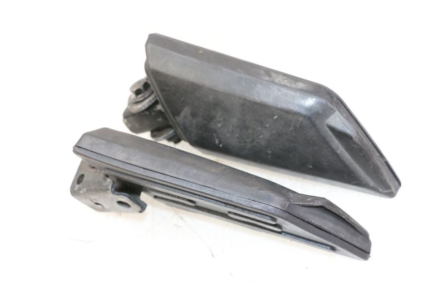 photo de PAIR OF REAR FOOTRESTS PEUGEOT KISBEE 4T 50 (2018 - 2022)