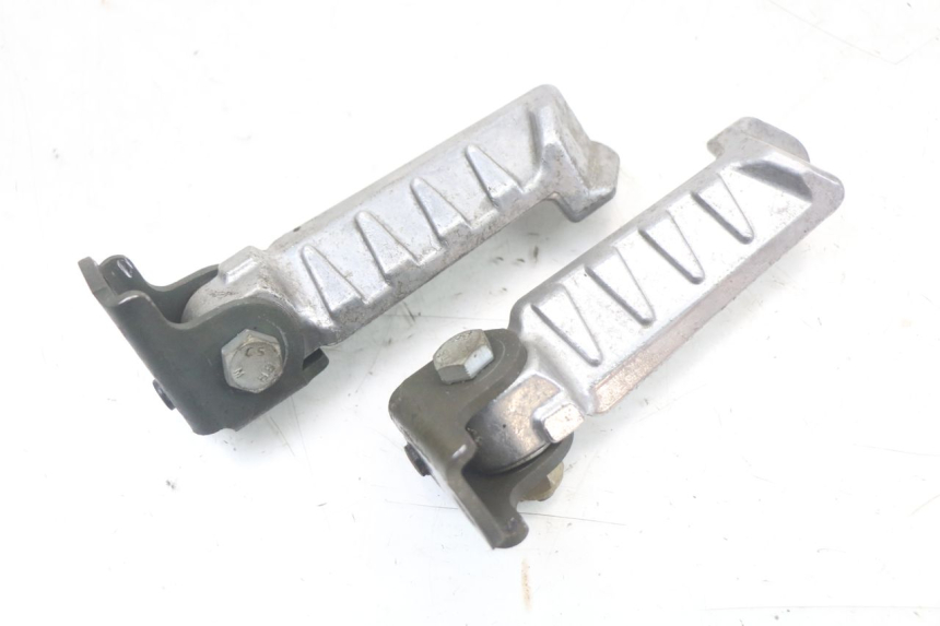 photo de PAIR OF REAR FOOTRESTS PEUGEOT LUDIX 50 (2005 - 2007)