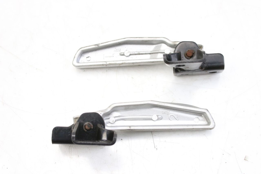 photo de PAIR OF REAR FOOTRESTS PEUGEOT TWEET 125 (2010 - 2017)